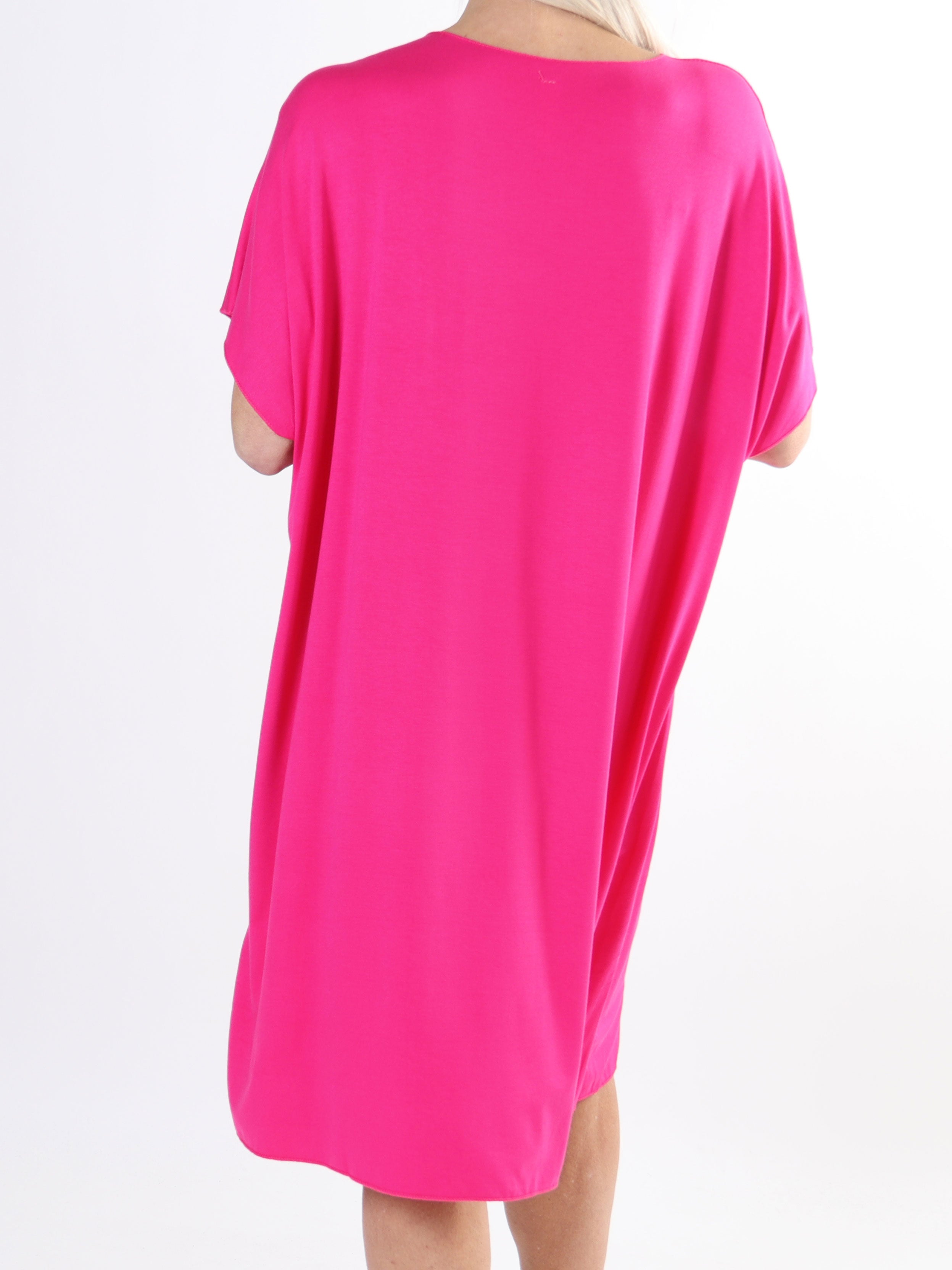 Ellen - Plus size t-shirtkjole i viskose med guldskrift